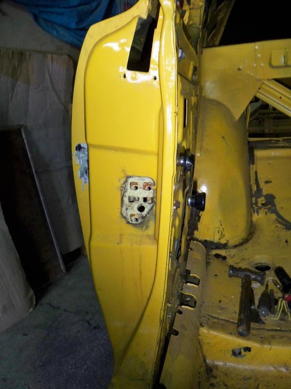 pied de porte passager sera sauver, quelques trucs mineurs à réparer