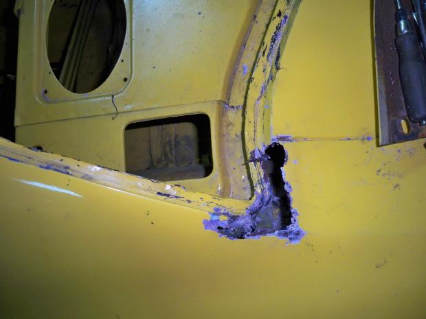 Bonjour toi! joli trou rebouché au mastic encore une fois --'