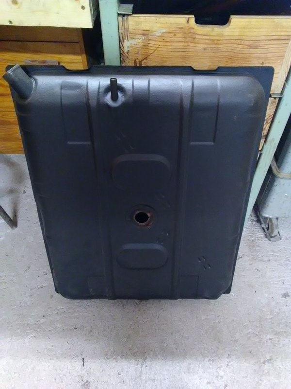 un peux de peinture et voila un réservoir tout neuf